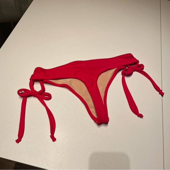 Two thong bikini bottoms - Picture 3 of 6